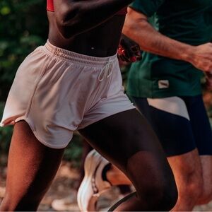 Tracksmith Van Cortlandt Grand Shorts Cream L